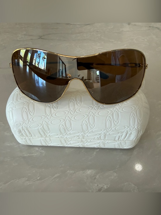 Oakley Women\'s Gold Frame Brown Lens Shield Sunglasses